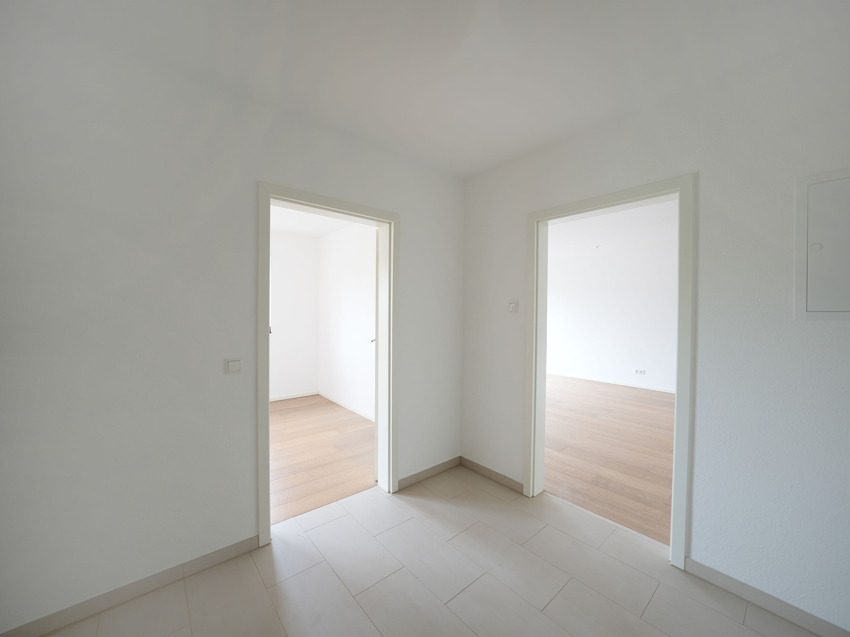 Im Herzen von Krefeld-Fischeln: Seniorengerechte 2 Zimmerwohnung mit Balkon und Einbauküche - Photo 3