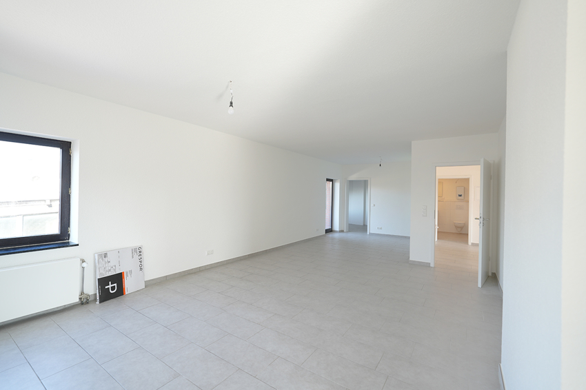 Krefeld-Fischeln/Gewerbegebiet: Moderne, frisch sanierte 3 Zimmerwohnung mit Dachterrasse - Foto 2