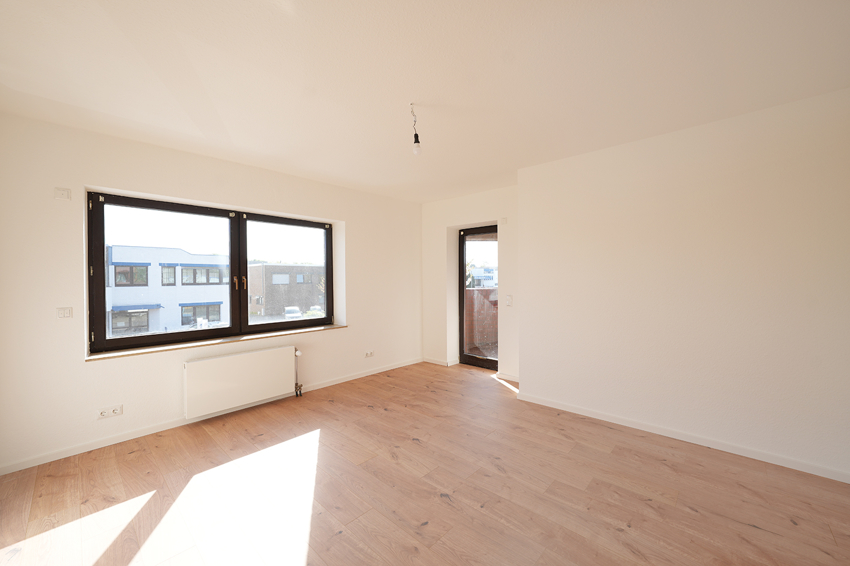Krefeld-Fischeln/Gewerbegebiet: Moderne, frisch sanierte 3 Zimmerwohnung mit Dachterrasse - Foto 1