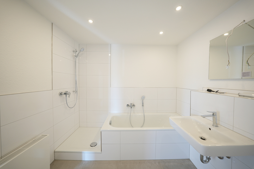 Krefeld-Fischeln/Gewerbegebiet: Moderne, frisch sanierte 3 Zimmerwohnung mit Dachterrasse - Foto 3