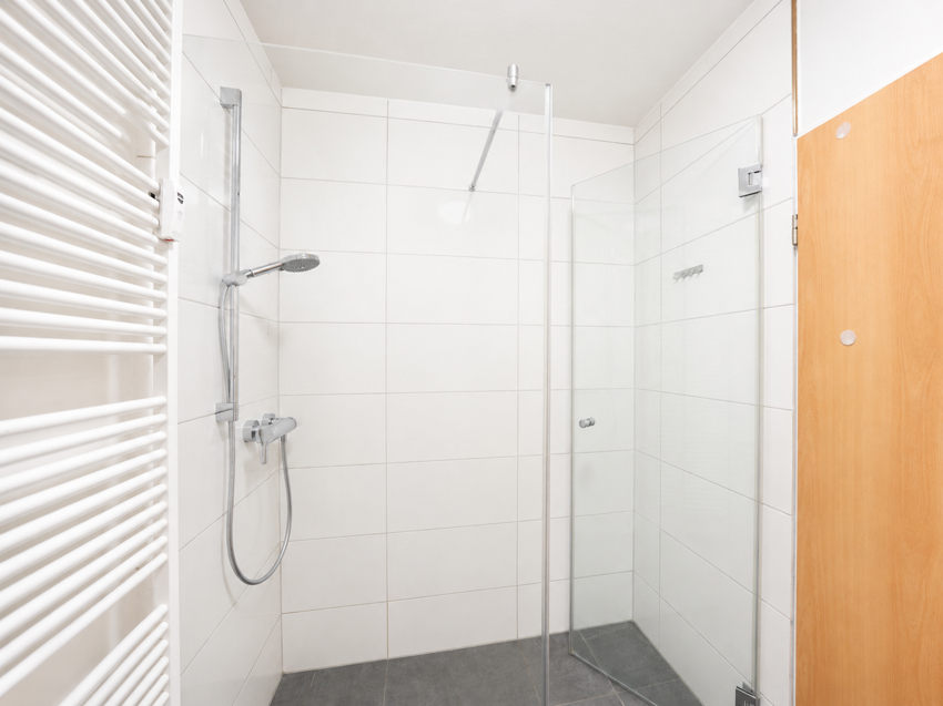Krefeld-Königshof: Lichtdurchflutete 3 Zimmerwohnung mit neuem Duschbad und Sonnenbalkon - Photo 3