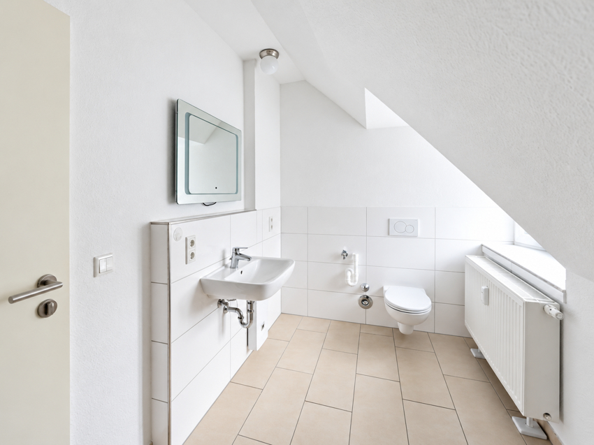 Gemütliche Dachgeschoss-Wohnung in modernem Wohn- und Geschäftshaus - Photo 2