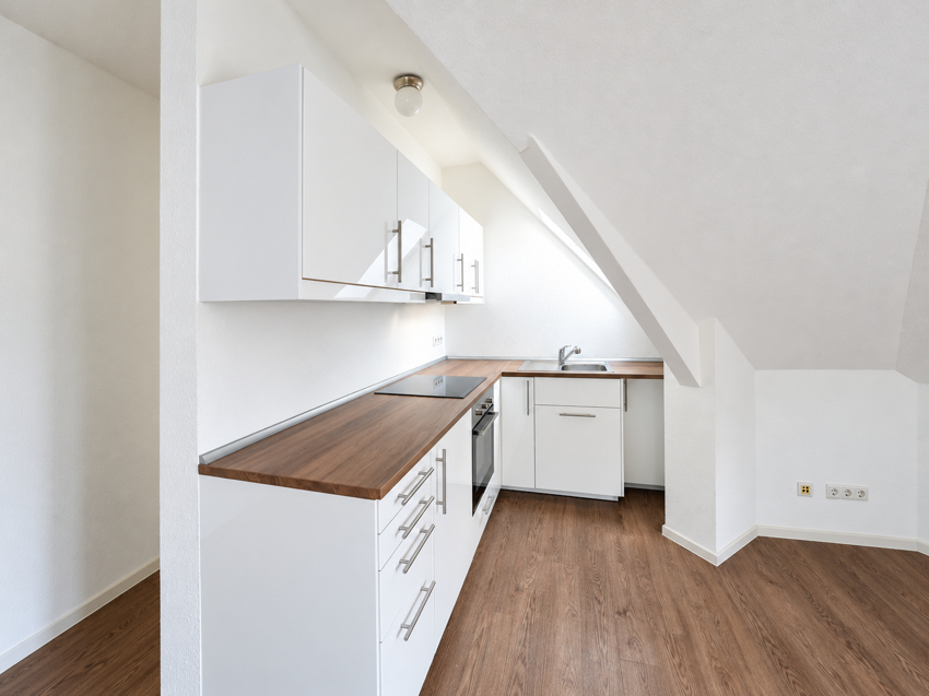 Gemütliche Dachgeschoss-Wohnung in modernem Wohn- und Geschäftshaus - Photo 1